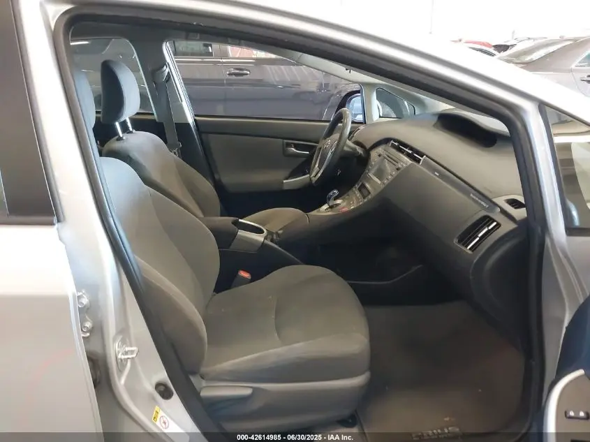 2014 TOYOTA PRIUS PLUG-IN  