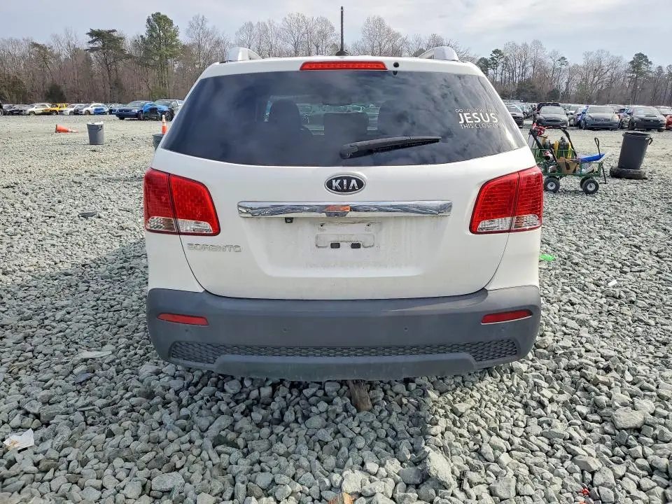 2011 KIA SORENTO BASE  
