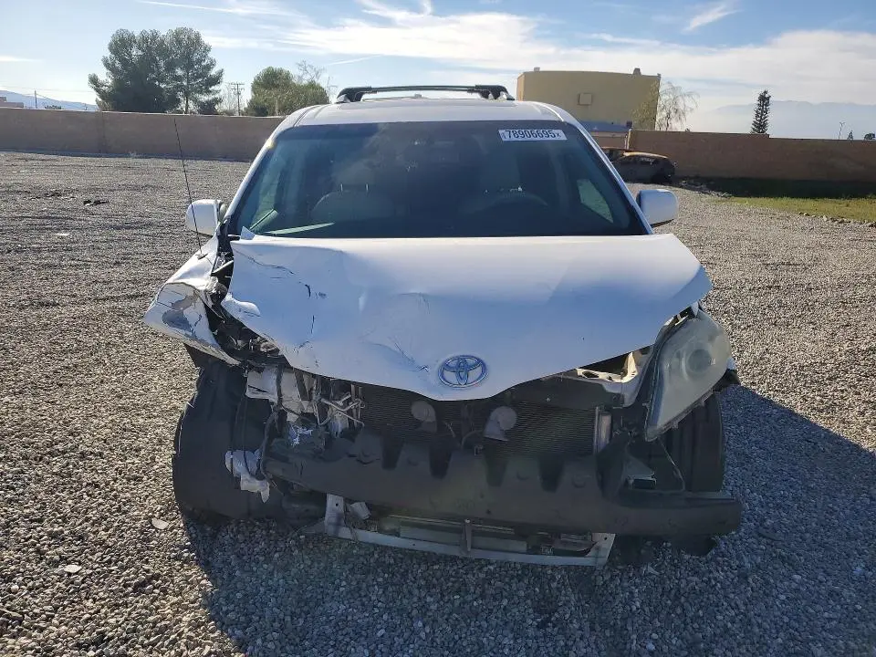 2014 TOYOTA SIENNA XLE 8-PASSENGER  