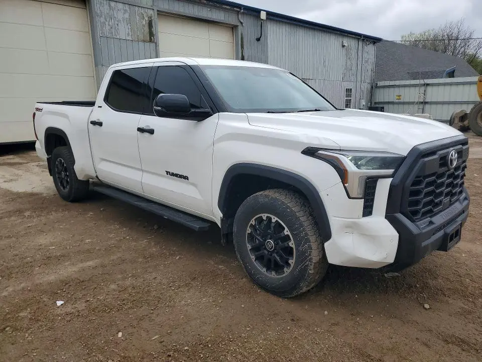 2022 TOYOTA TUNDRA CREWMAX SR5  