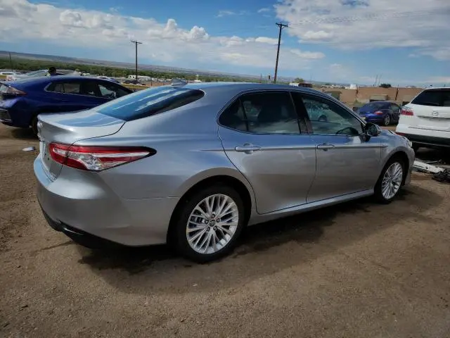 2020 TOYOTA CAMRY XLE  