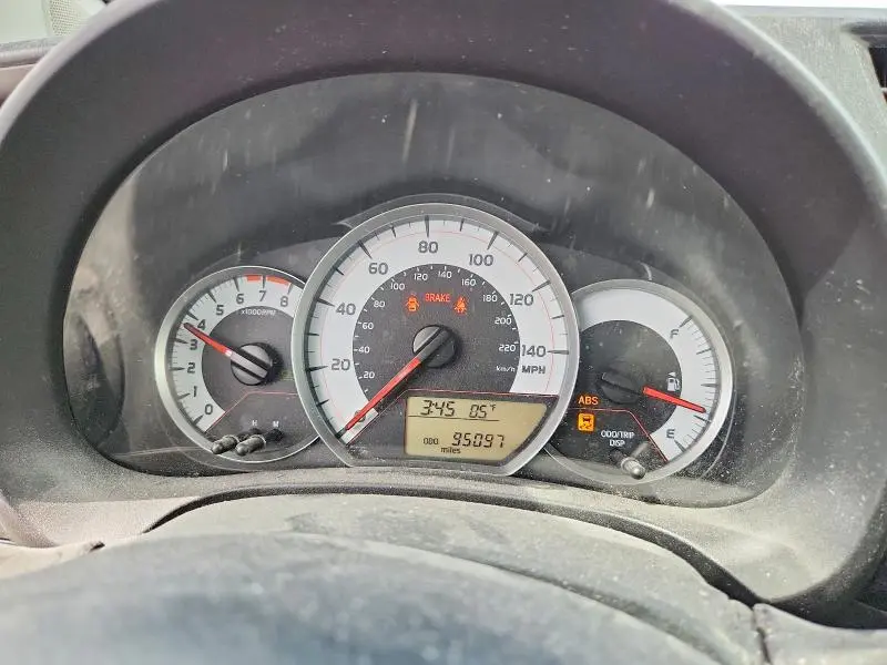 2013 TOYOTA YARIS 5-DOOR SE  
