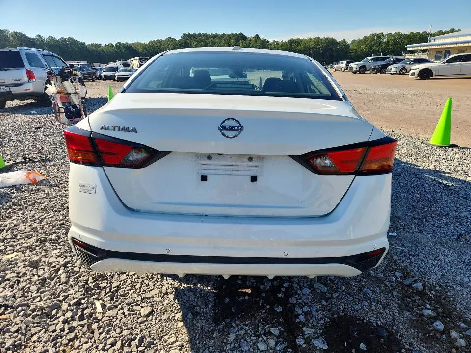 2025 NISSAN ALTIMA SV  