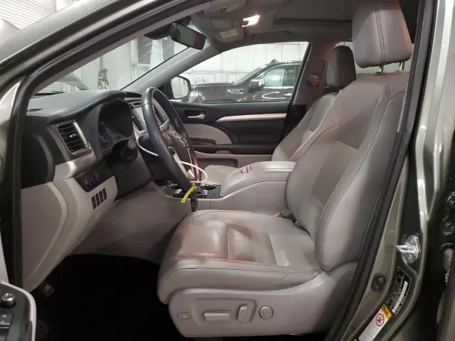 2017 TOYOTA HIGHLANDER SE  