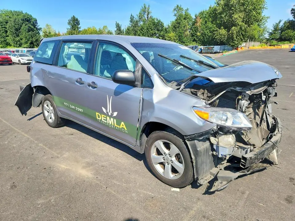 2015 TOYOTA SIENNA L 7-PASSENGER  