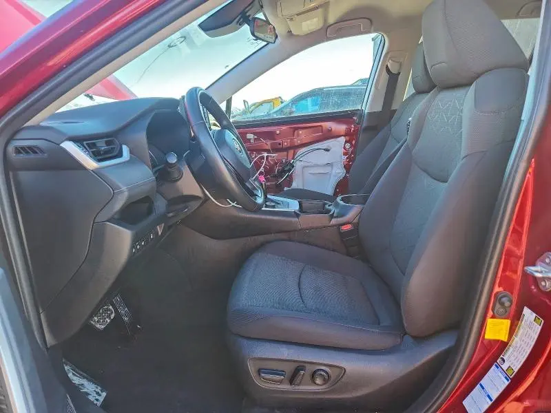 2021 TOYOTA RAV4 XLE  