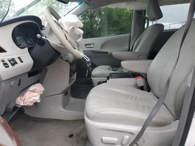 2013 TOYOTA SIENNA XLE  