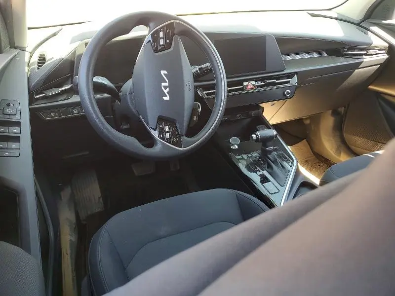 2023 KIA NIRO LX  