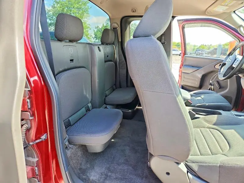 2015 NISSAN FRONTIER S  