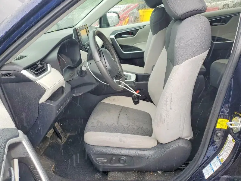 2022 TOYOTA RAV4 XLE  