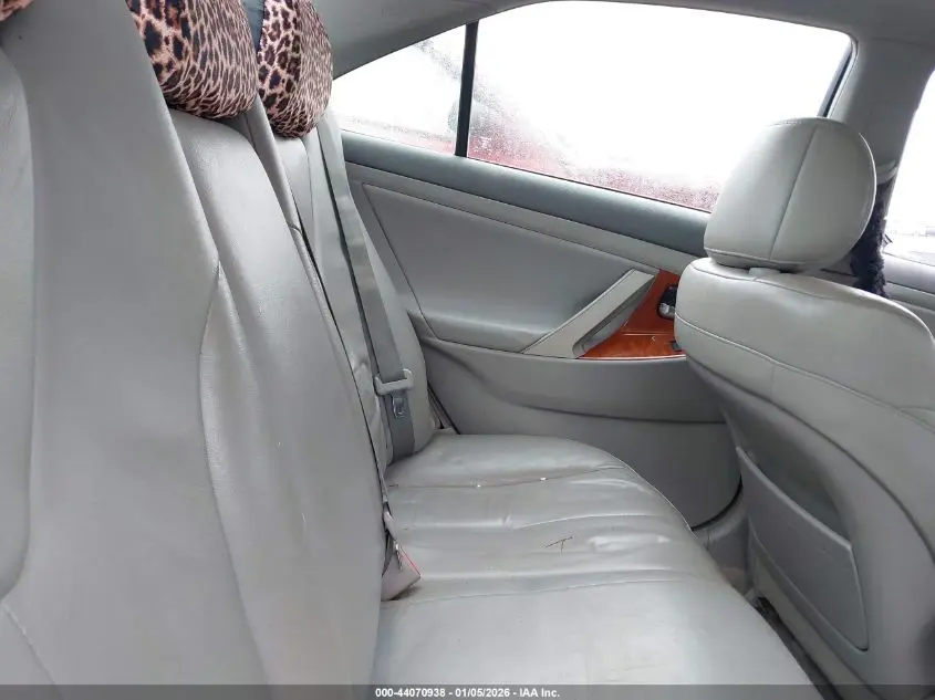 2011 TOYOTA CAMRY XLE V6