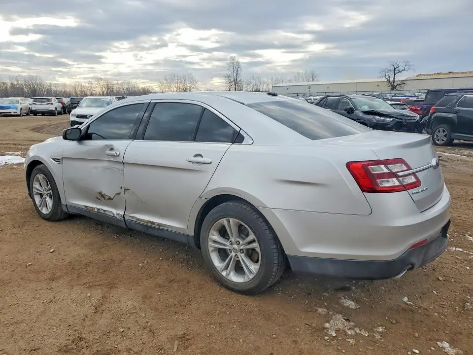 2018 FORD TAURUS SE  
