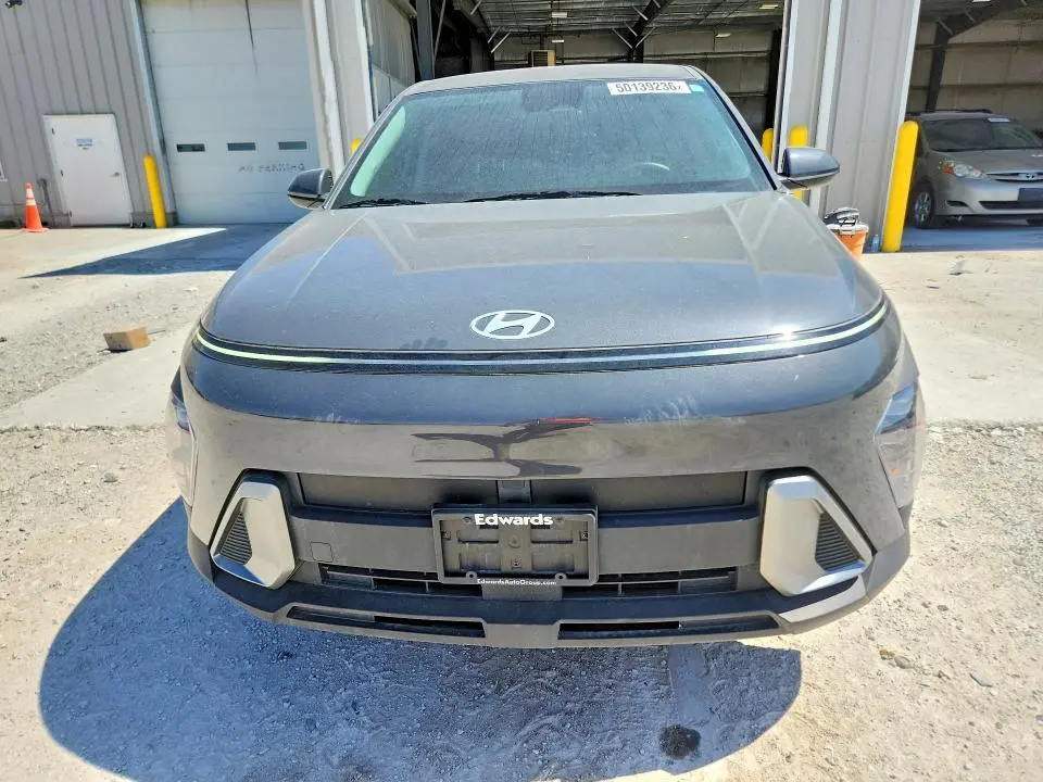 2024 HYUNDAI KONA SE  
