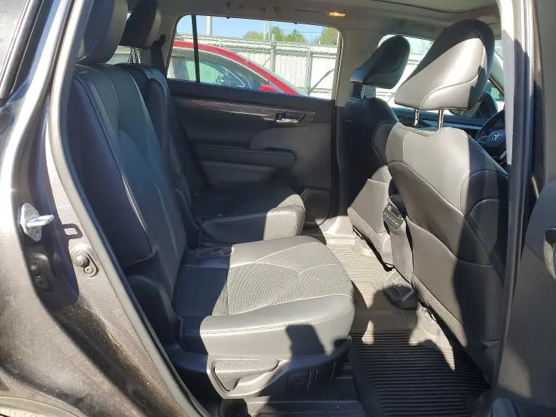 2022 TOYOTA HIGHLANDER PLATINUM  