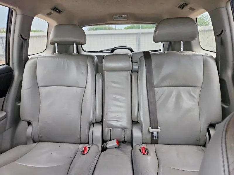 2012 TOYOTA HIGHLANDER SE  
