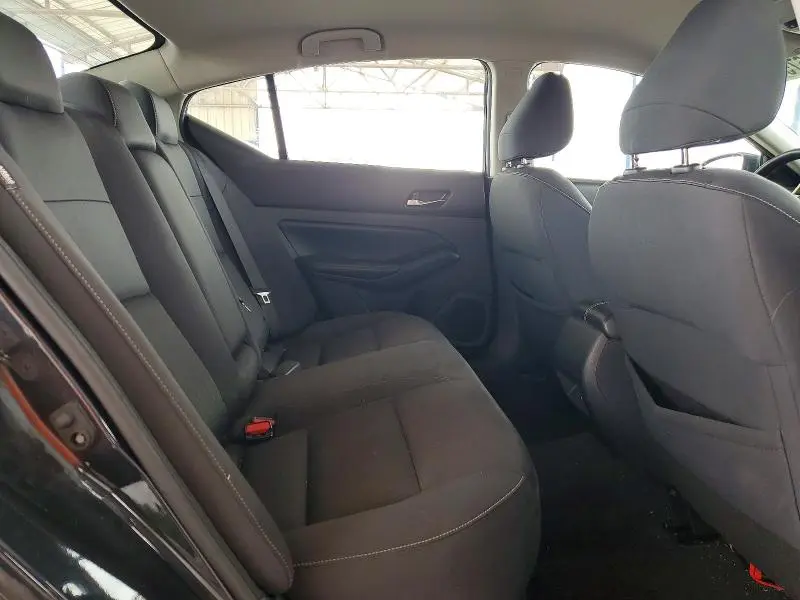 2021 NISSAN ALTIMA SV  