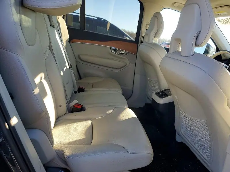 2022 VOLVO XC90 T6 MOMENTUM  
