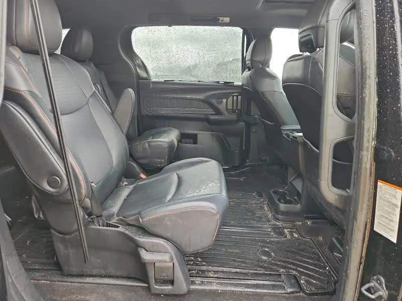 2022 TOYOTA SIENNA XSE  