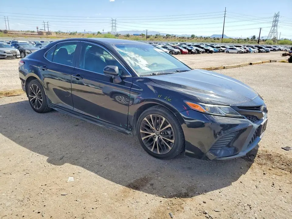 2018 TOYOTA CAMRY SE  