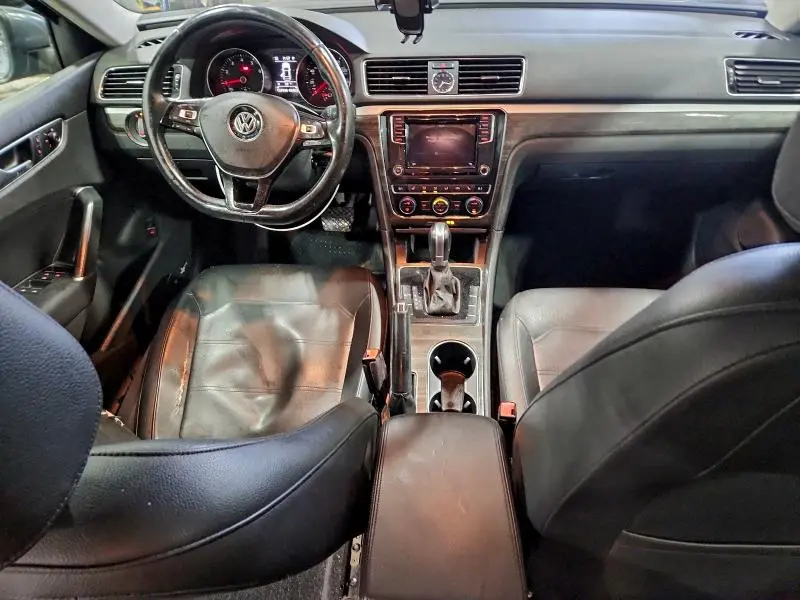 2016 VOLKSWAGEN PASSAT SE  