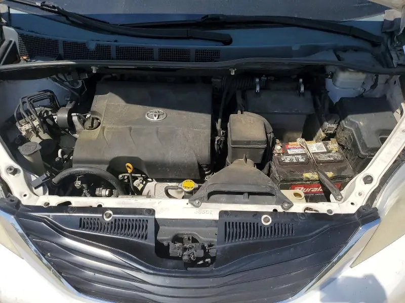 2011 TOYOTA SIENNA   