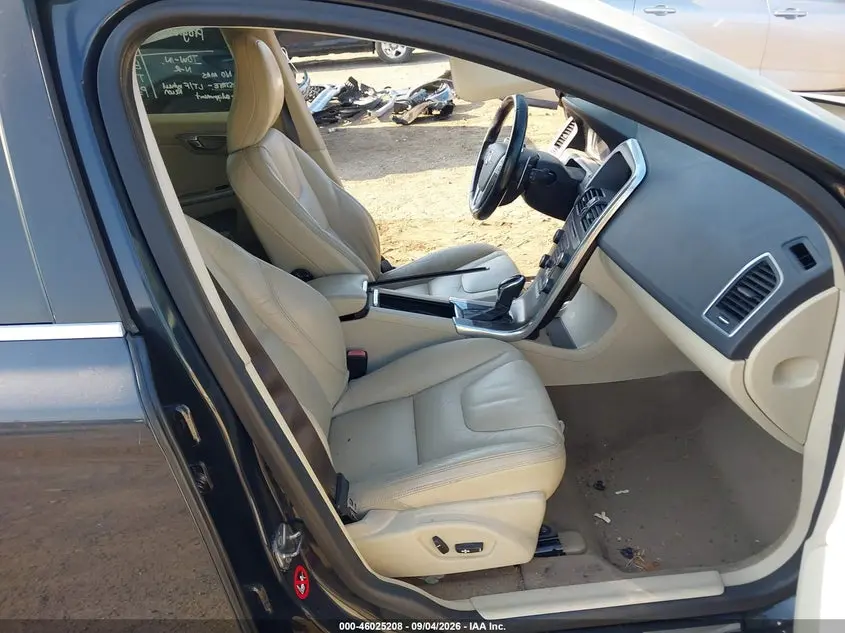 2014 VOLVO XC60 T6 R-DESIGN