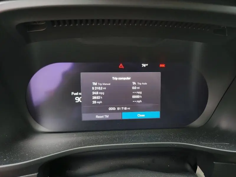 2023 VOLVO XC40 PLUS  