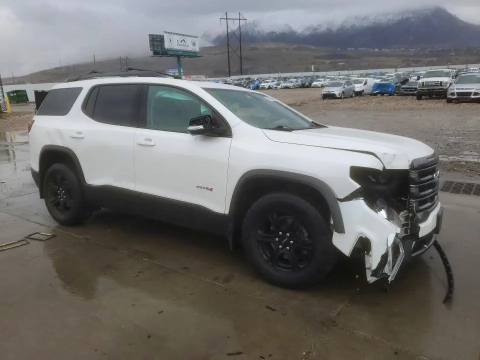 2021 GMC ACADIA AT4  