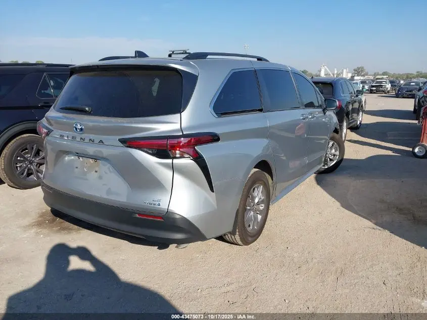 2022 TOYOTA SIENNA LE
