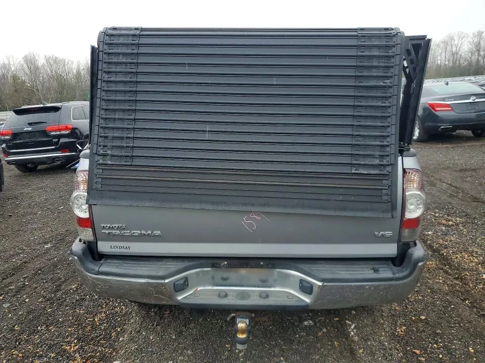 2015 TOYOTA TACOMA V6  