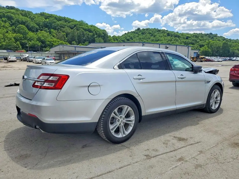 2015 FORD TAURUS SE  
