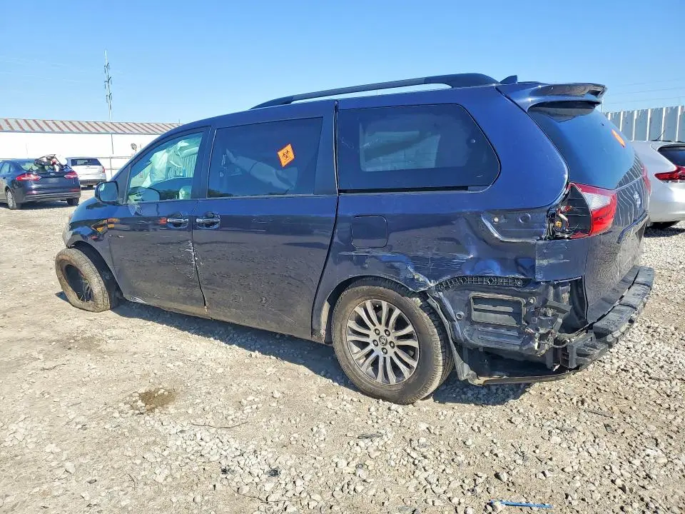 2018 TOYOTA SIENNA XLE 8-PASSENGER  