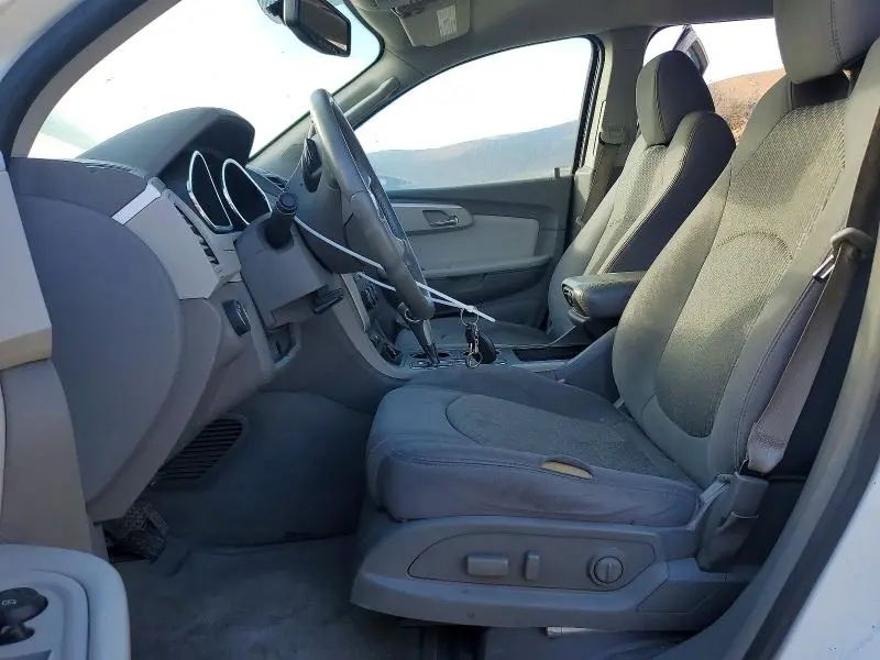 2010 CHEVROLET TRAVERSE LT  
