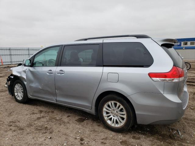 2013 TOYOTA SIENNA XLE