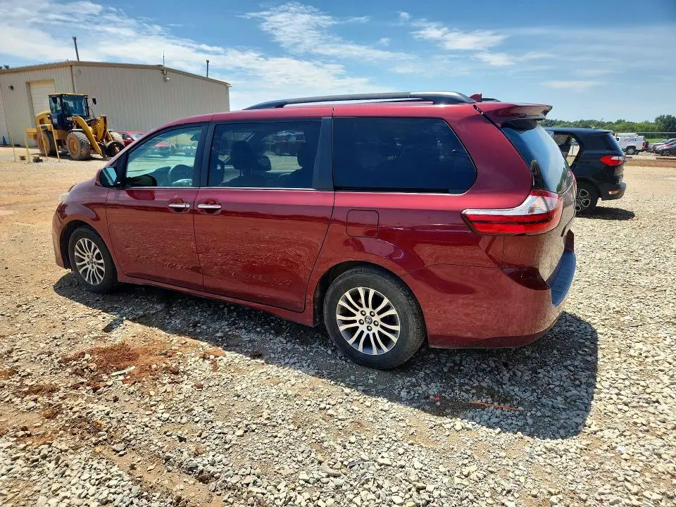 2019 TOYOTA SIENNA XLE 8-PASSENGER  