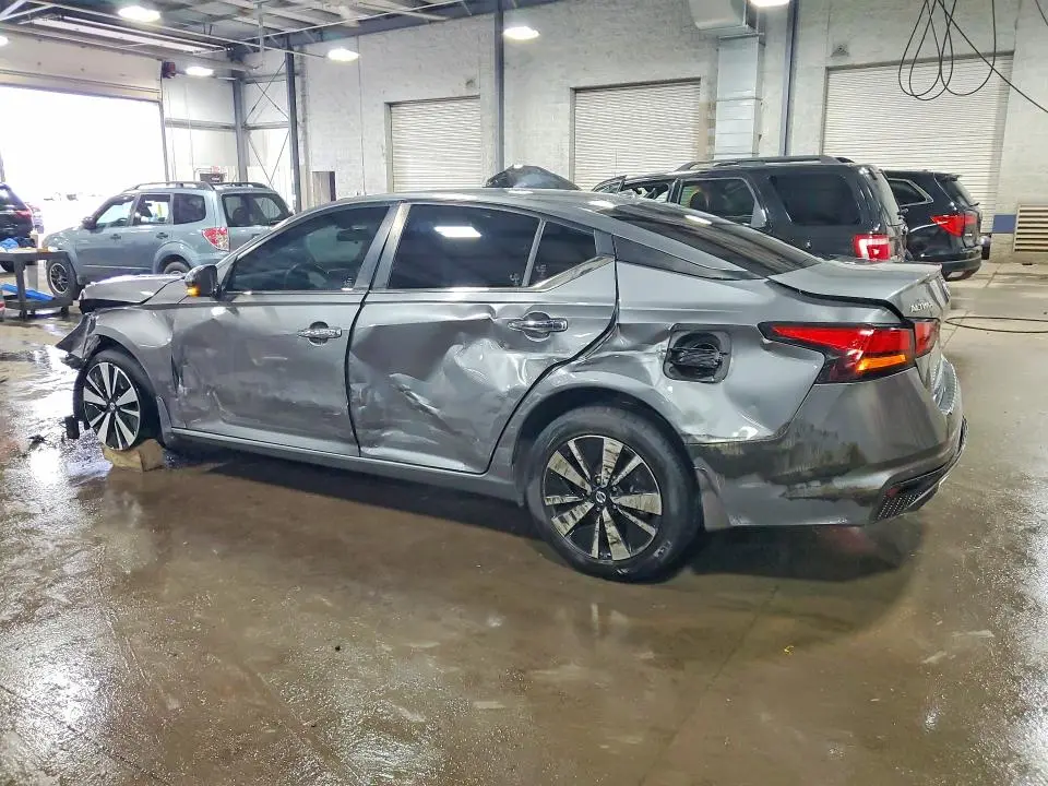 2021 NISSAN ALTIMA SV  