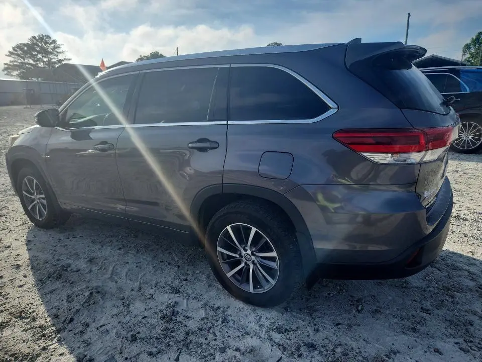 2018 TOYOTA HIGHLANDER XLE  