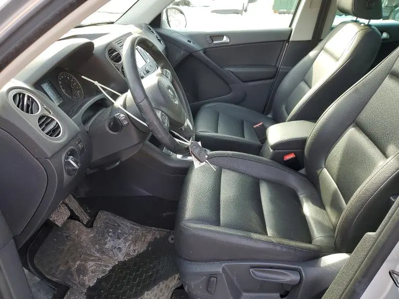 2011 VOLKSWAGEN TIGUAN S  