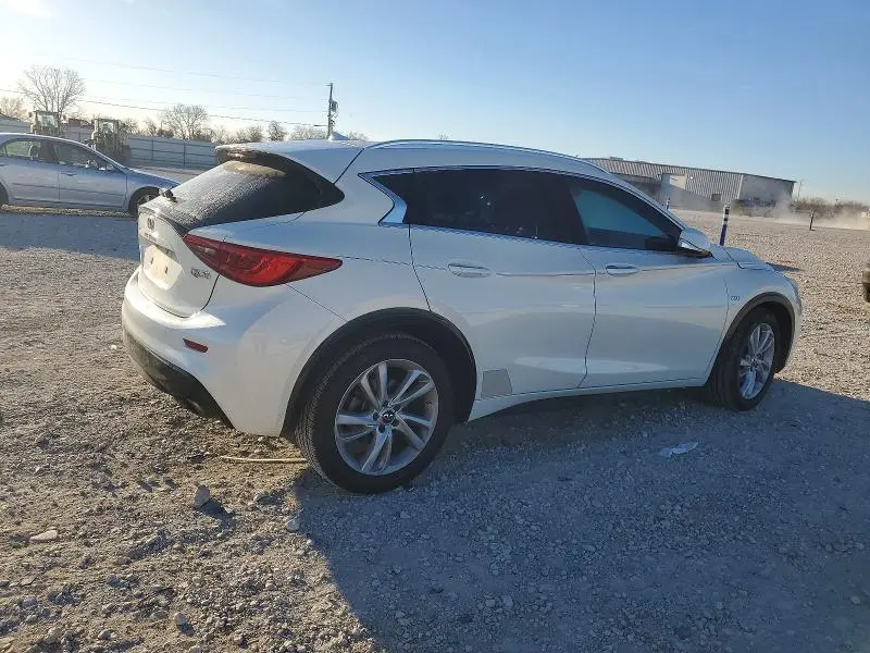 2017 INFINITI QX30 BASE  