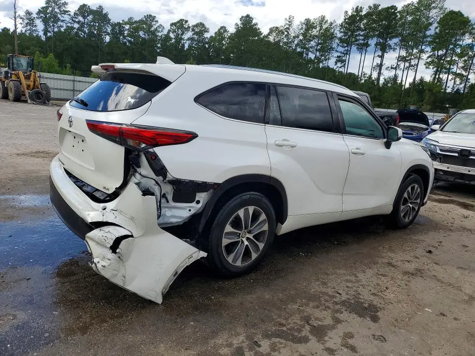 2020 TOYOTA HIGHLANDER XLE  