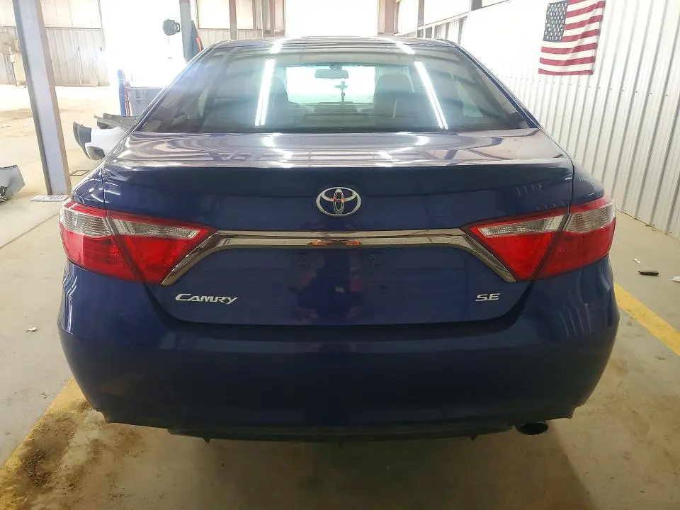 2015 TOYOTA CAMRY SE  