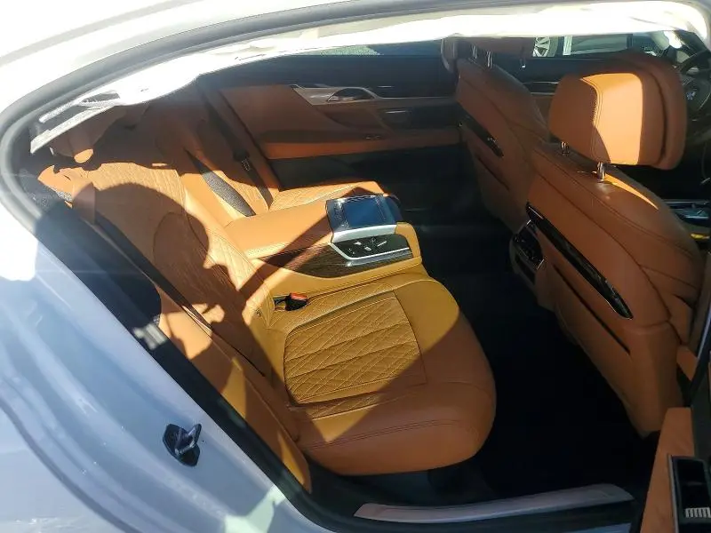 2021 BMW 750 XI  