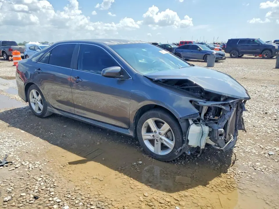 2013 TOYOTA CAMRY SE  