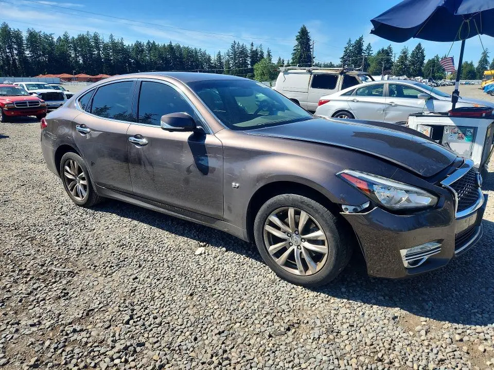 2018 INFINITI Q70 3.7 LUXE  
