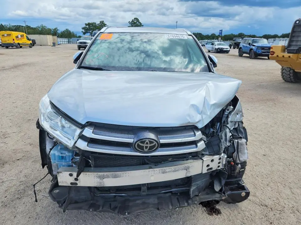 2018 TOYOTA HIGHLANDER XLE  