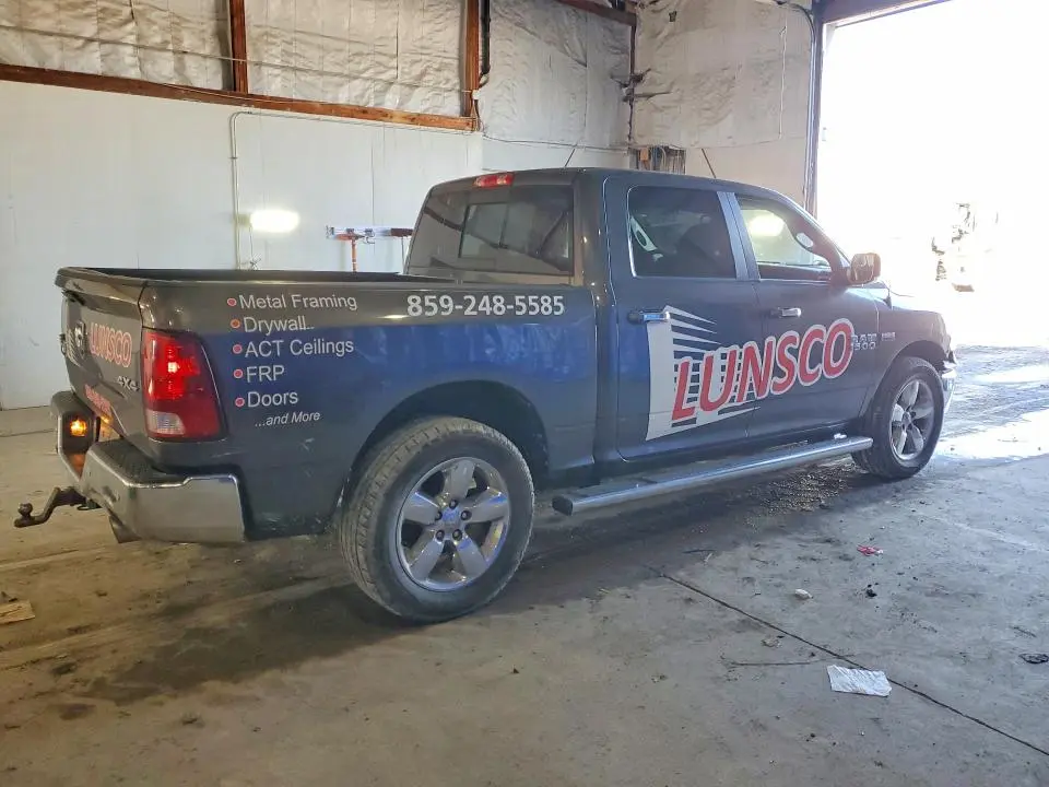 2016 RAM 1500 SLT  