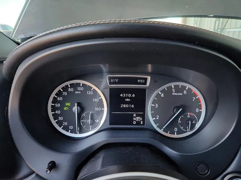 2017 INFINITI QX30 BASE  