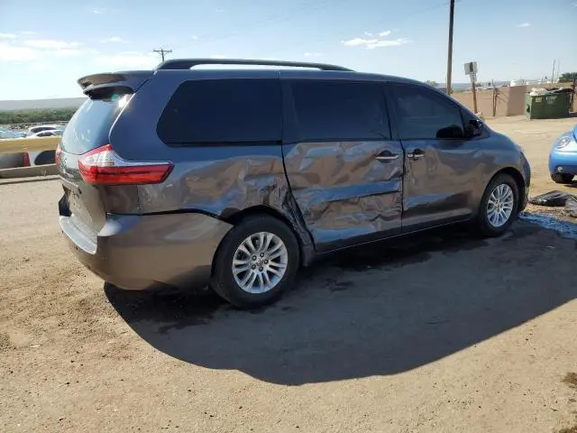 2017 TOYOTA SIENNA XLE  