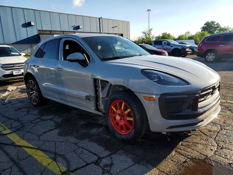 2025 PORSCHE MACAN BASE  