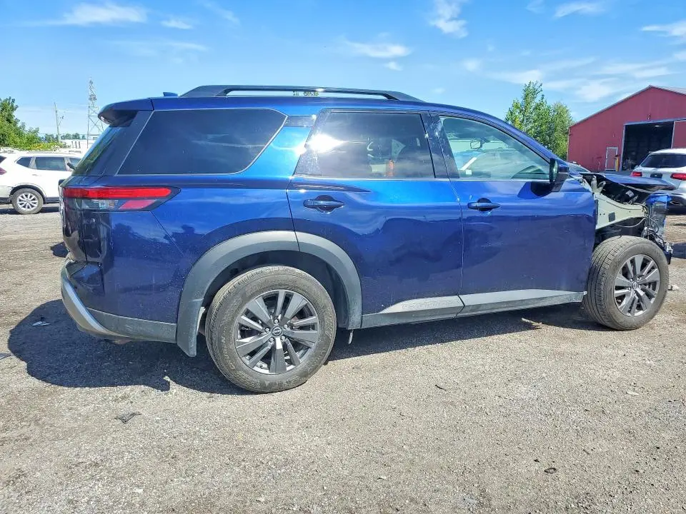 2023 NISSAN PATHFINDER SV  